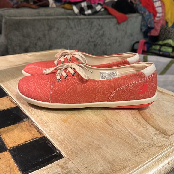 Uin shoes coral color size 9 - Picture 2 of 7